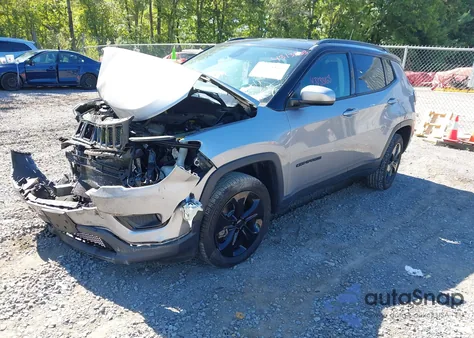2019 Jeep Compass Altitude 4X4 z USA, uszkodzony, nr VIN 3C4NJDBB5KT697213